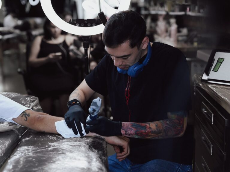 David Carry tattooing a client at Victims of Ink in South Yarra, Melbourne