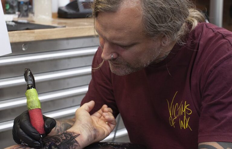Will Halstead-Smith tattooing at Victims of Ink in South Yarra, Melbourne